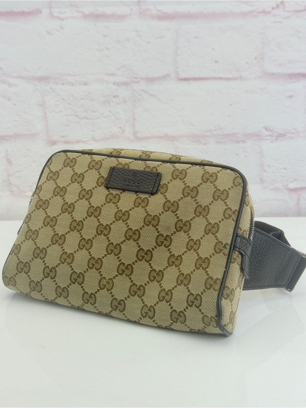 Authentic Gucci Beige GG Monogram Pouch Fanny Belt Bag